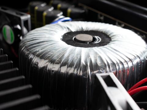 Emotiva BasX A7+ Wzmacniacz mocy 7-kanałowy